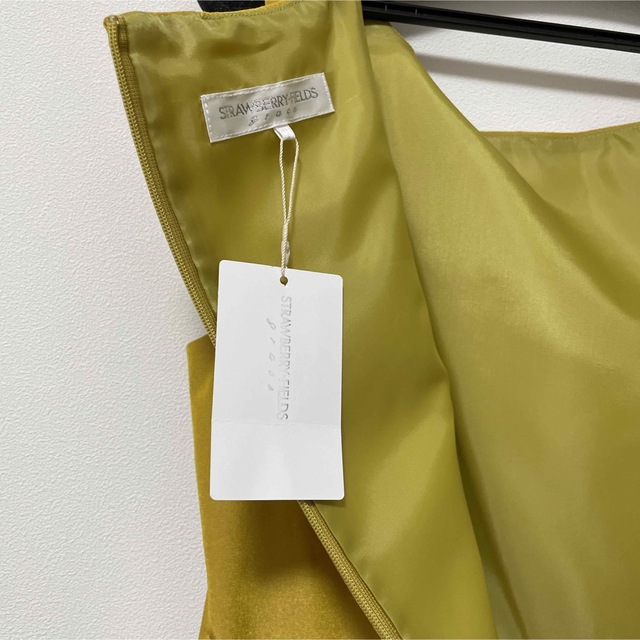 STRAWBERRY-FIELDS(ストロベリーフィールズ)のSTRAWBERRY FIELDSイエローワンピース レディースのフォーマル/ドレス(ミディアムドレス)の商品写真