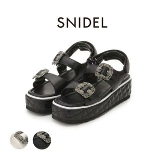 スナイデル(SNIDEL)のフスベットビジューサンダル(サンダル)