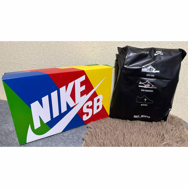 HUF × Nike SB Dunk Low "New York"