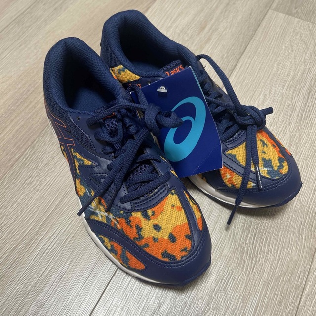 asics(アシックス)のアシックス　靴　22.5 キッズ/ベビー/マタニティのキッズ靴/シューズ(15cm~)(スニーカー)の商品写真