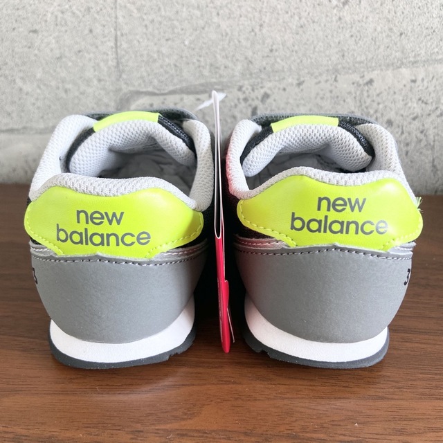 New Balance(ニューバランス)の【新品】14.5センチ グレー×ライム ニューバランス スニーカー キッズ キッズ/ベビー/マタニティのベビー靴/シューズ(~14cm)(スニーカー)の商品写真