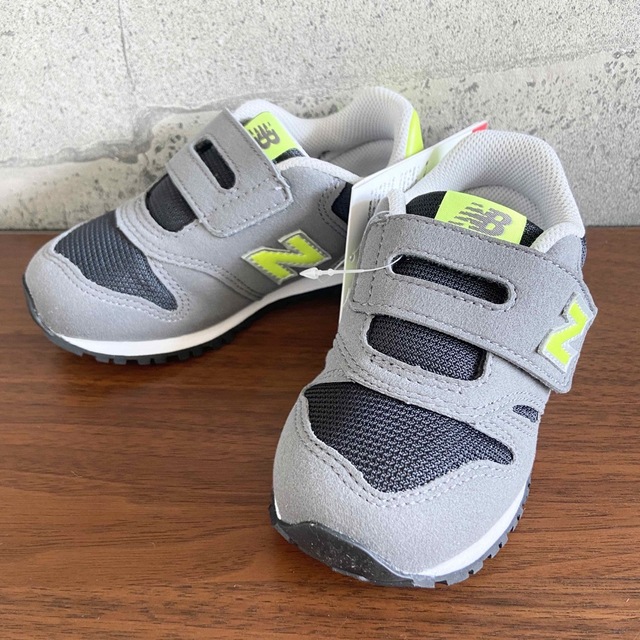 New Balance(ニューバランス)の【新品】14.5センチ グレー×ライム ニューバランス スニーカー キッズ キッズ/ベビー/マタニティのベビー靴/シューズ(~14cm)(スニーカー)の商品写真