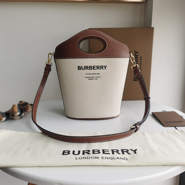 ✨未使用級✨ BURBERRY LONDON ENGLAND 現行 S 大人気-