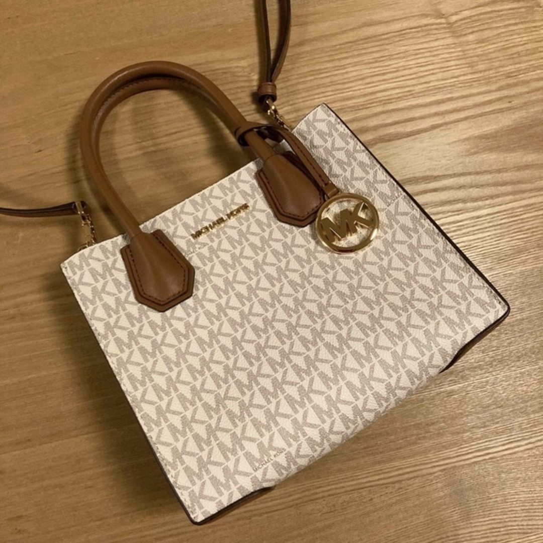 Michael Kors(マイケルコース)の【専用】未使用♡マイケルコース♡ショルダーバッグ♡2wayバッグ♡ホワイト系 レディースのバッグ(ショルダーバッグ)の商品写真