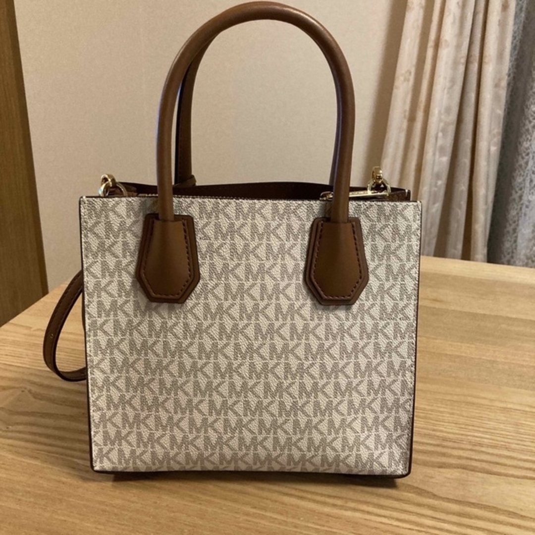 Michael Kors(マイケルコース)の【専用】未使用♡マイケルコース♡ショルダーバッグ♡2wayバッグ♡ホワイト系 レディースのバッグ(ショルダーバッグ)の商品写真