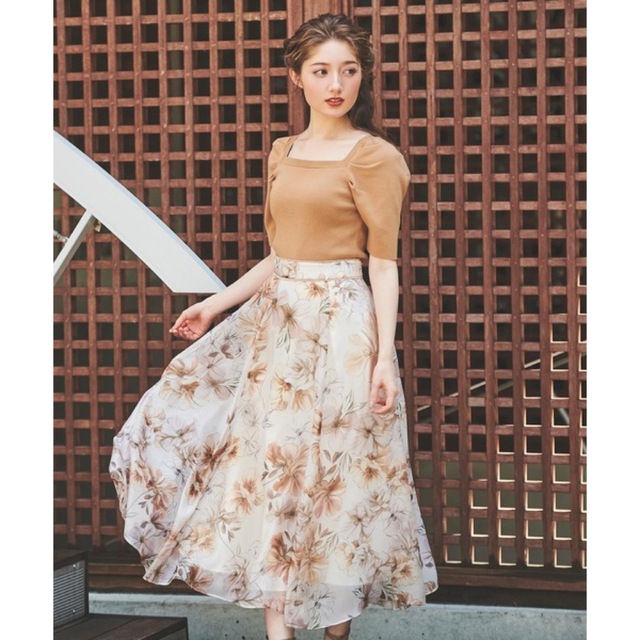Noela(ノエラ)のNoela♡ノエラ　シャインフラワープリントスカート　イエロー レディースのスカート(ロングスカート)の商品写真
