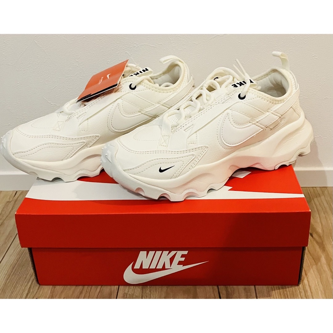 【新品未使用】NIKE スニーカーDD9682-100 23.5cm韓国 seattlecomputerrecycling.net