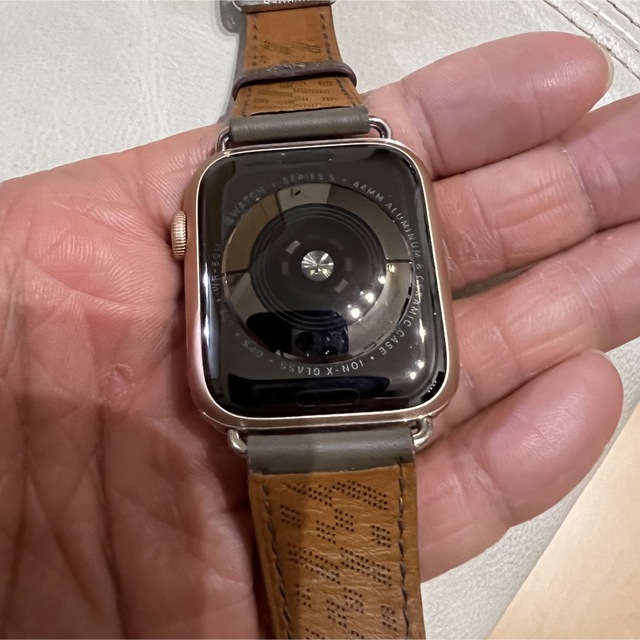 Apple(アップル)のapple watch series 5 44mm GPS+Cellular スマホ/家電/カメラのスマートフォン/携帯電話(その他)の商品写真