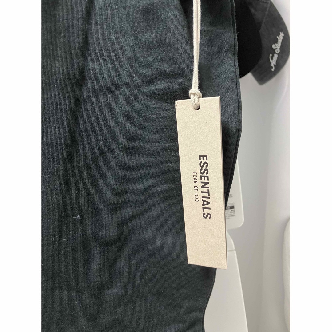 FEAR OF GOD(フィアオブゴッド)のESSENTIALS エッセンシャルズ Tシャツ 半袖 正規品 XL ブラック メンズのトップス(Tシャツ/カットソー(半袖/袖なし))の商品写真