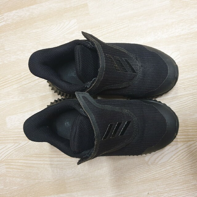adidas(アディダス)のadidas　スニーカー　15センチ キッズ/ベビー/マタニティのキッズ靴/シューズ(15cm~)(スニーカー)の商品写真
