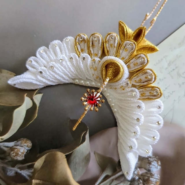 髪飾りViVi~つまみ細工 鶴 白×金~成人式 結婚式 七五三 和装 髪飾り ... つまみ細工 髪飾り かんざし 七五三 成人式 結婚式 日本髪 着物