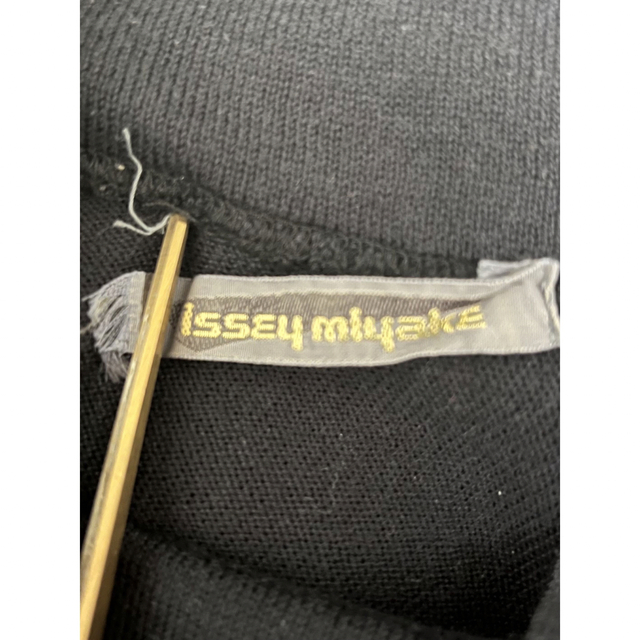 ISSEY MIYAKE(イッセイミヤケ)のISSEY MIYAKE イッセイミヤケ 筆タグ ハイネックカットソー レディースのトップス(カットソー(長袖/七分))の商品写真