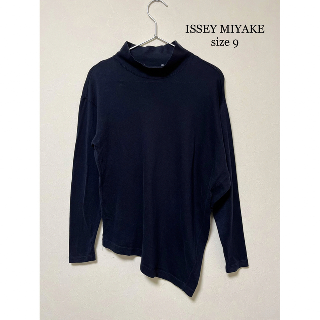 ISSEY MIYAKE(イッセイミヤケ)のISSEY MIYAKE イッセイミヤケ 筆タグ ハイネックカットソー レディースのトップス(カットソー(長袖/七分))の商品写真