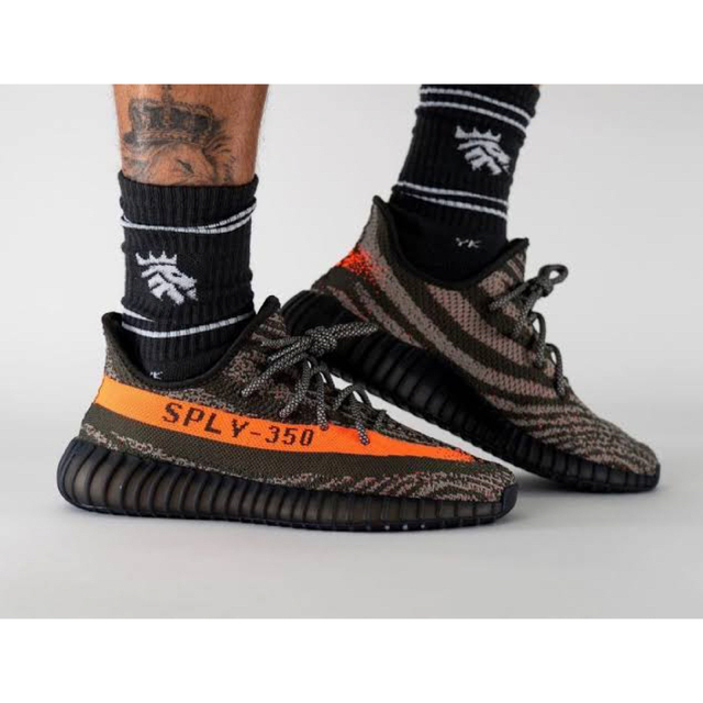 YEEZY（adidas）(イージー)のadidas YEEZY BOOST 350 V2 BELUGA 28.5cm メンズの靴/シューズ(スニーカー)の商品写真