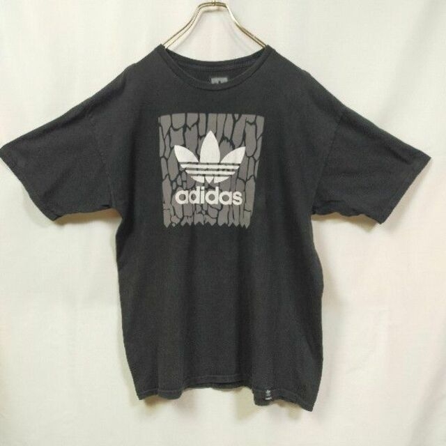 adidas(アディダス)のアディダス　半袖Ｔシャツ　ビッグプリント　デカロゴ　ゆるだぼ　トレフォイル　黒色 メンズのトップス(Tシャツ/カットソー(半袖/袖なし))の商品写真