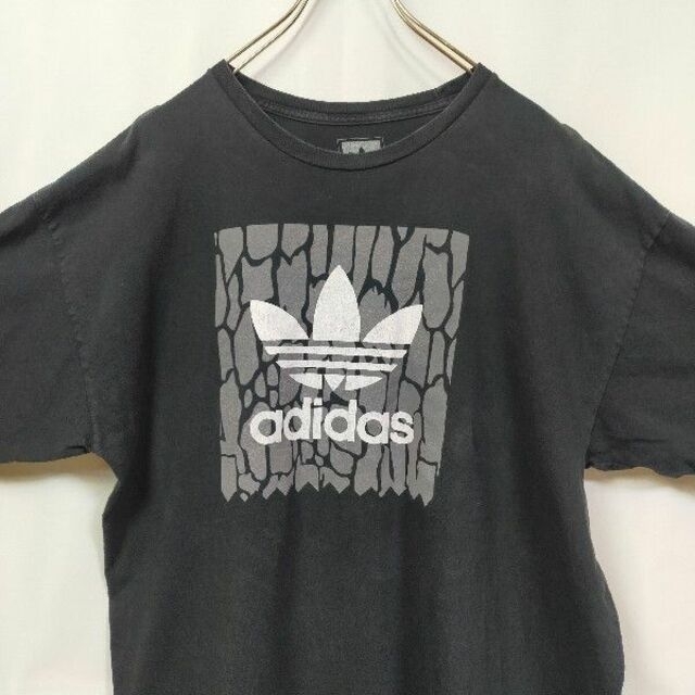 adidas(アディダス)のアディダス　半袖Ｔシャツ　ビッグプリント　デカロゴ　ゆるだぼ　トレフォイル　黒色 メンズのトップス(Tシャツ/カットソー(半袖/袖なし))の商品写真