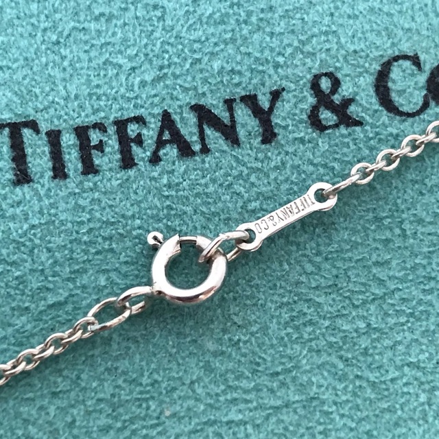 ベストセラー Tiffany ポリュームイニシャルr チェーンネックレス美品