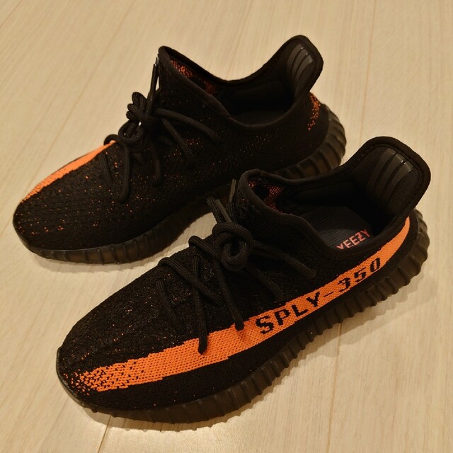 YEEZY（adidas）(イージー)のＹＥＥＺＹ ＢＯＯＳＴ ３５０ Ｖ２ ブラック メンズの靴/シューズ(スニーカー)の商品写真