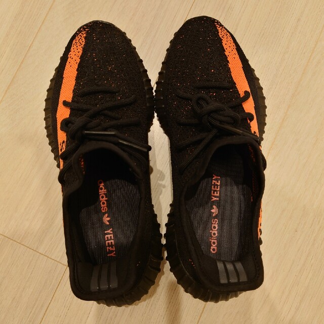 YEEZY（adidas）(イージー)のＹＥＥＺＹ ＢＯＯＳＴ ３５０ Ｖ２ ブラック メンズの靴/シューズ(スニーカー)の商品写真