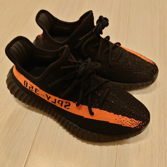 YEEZY（adidas）(イージー)のＹＥＥＺＹ ＢＯＯＳＴ ３５０ Ｖ２ ブラック メンズの靴/シューズ(スニーカー)の商品写真