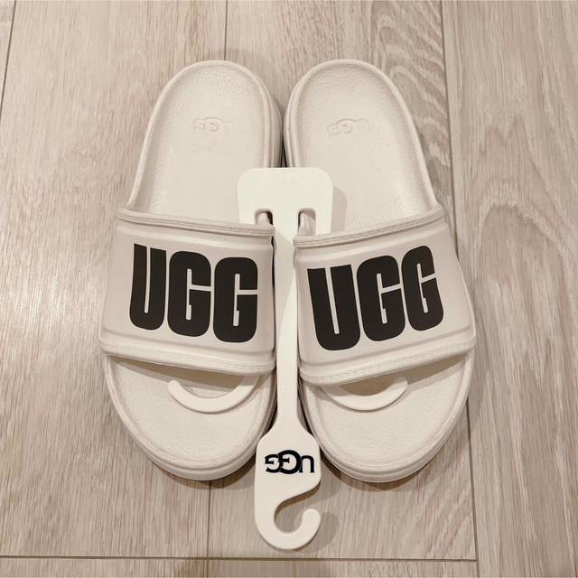 UGG(アグ)のUGG スライドシャワーサンダル レディースの靴/シューズ(サンダル)の商品写真