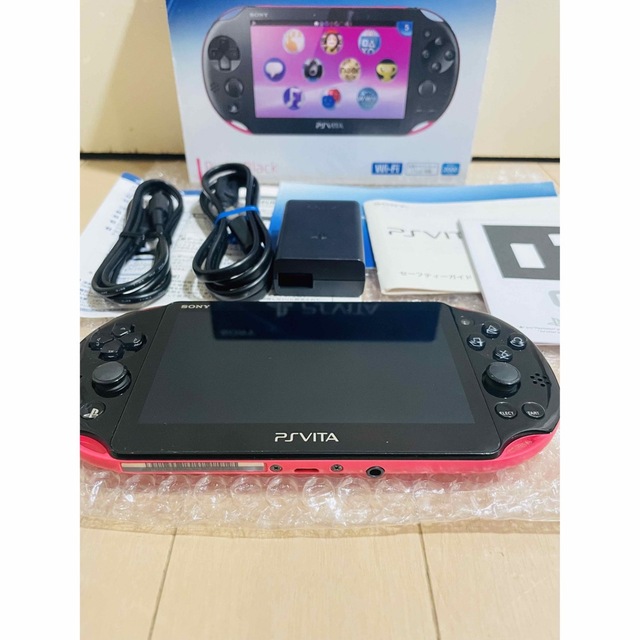 極美品PSVITA PCH-2000 Wi-Fiモデル ZA15 ピンクブラック