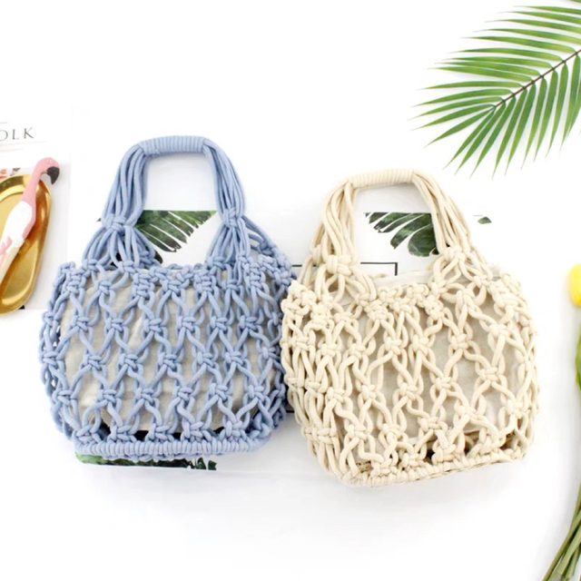 編みバッグ　マクラメ編み 巾着付きトートバッグ　アイボリー レディースのバッグ(トートバッグ)の商品写真