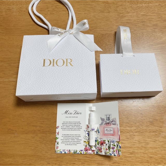 Dior(ディオール)のDior ディオール　香水サンプル＆ショッパー コスメ/美容のキット/セット(サンプル/トライアルキット)の商品写真