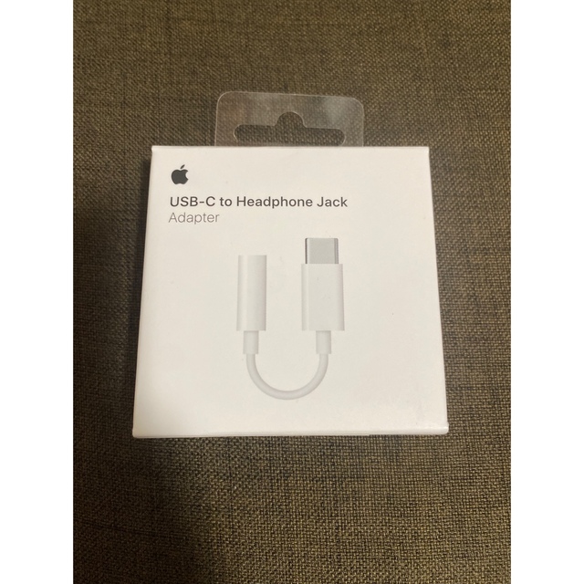 Apple(アップル)のUSB-C to Headphone Jack Adapter 3.5mm スマホ/家電/カメラのスマホアクセサリー(ストラップ/イヤホンジャック)の商品写真