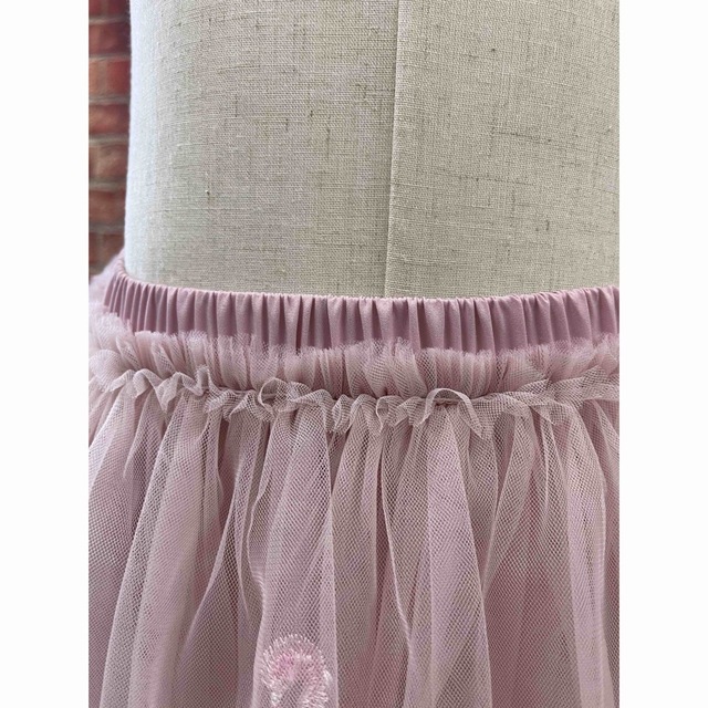 120 サイズ子供ミニチュールスカート刺繍 フラミンゴ ベージュピンク色  キッズ/ベビー/マタニティのキッズ服女の子用(90cm~)(スカート)の商品写真