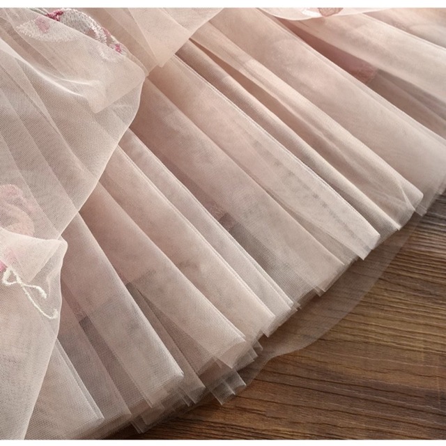 140 サイズ子供ミニチュールスカート刺繍 フラミンゴ ベージュピンク色  キッズ/ベビー/マタニティのキッズ服女の子用(90cm~)(スカート)の商品写真