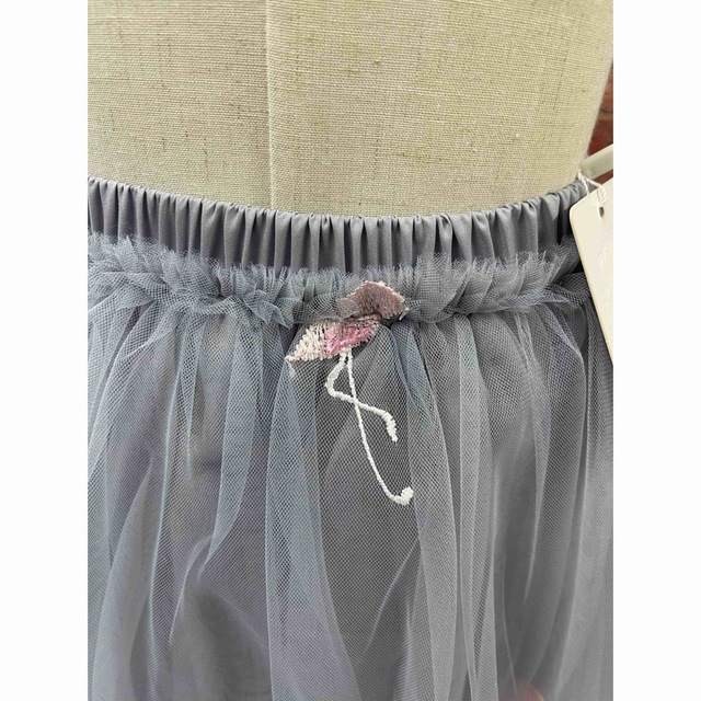 120 サイズ子供ミニチュールスカート刺繍 フラミンゴ グレー色 キッズ/ベビー/マタニティのキッズ服女の子用(90cm~)(スカート)の商品写真