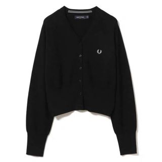 フレッドペリー(FRED PERRY)のFRED PERRY × Ray BEAMS / 別注 Vネック カーディガン(カーディガン)