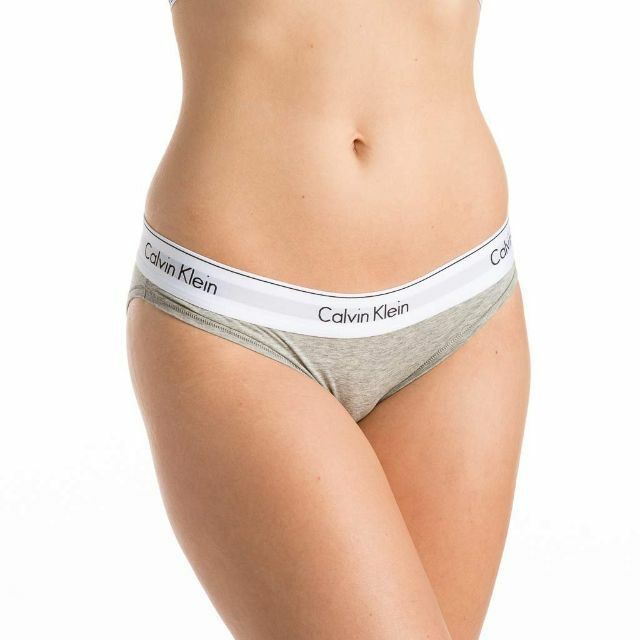 ck Calvin Klein(シーケーカルバンクライン)のカルバンクライン　 上下セット　下着　スポーツブラ　Sサイズ　グレー レディースの下着/アンダーウェア(ブラ&ショーツセット)の商品写真
