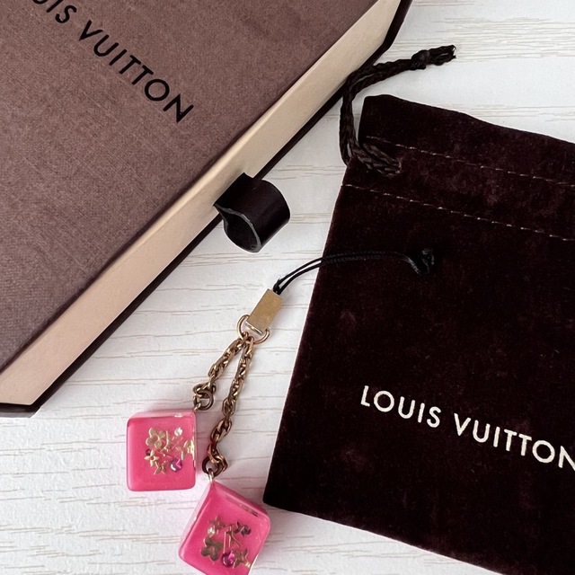 LOUIS VUITTON(ルイヴィトン)のルイ　ヴィトン　チャーム　ストラップ　ピンク　袋 レディースのアクセサリー(チャーム)の商品写真