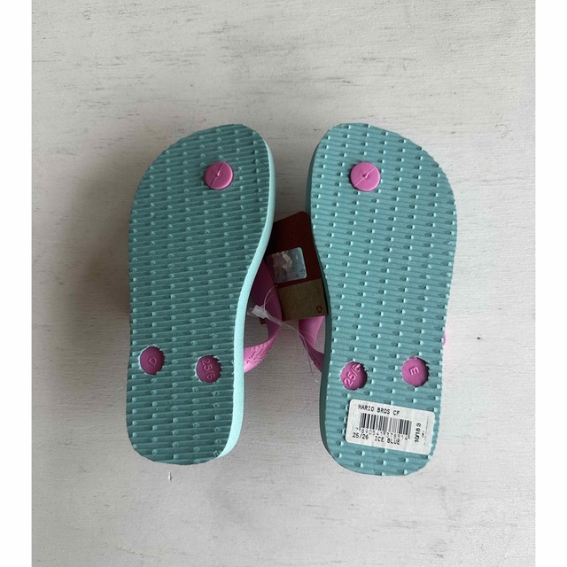 havaianas(ハワイアナス)の新品　スーパーマリオ　ピーチ姫　ハワイアナスサンダル　ビーチサンダル　16cm キッズ/ベビー/マタニティのキッズ靴/シューズ(15cm~)(サンダル)の商品写真