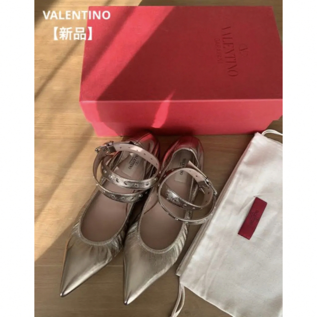VALENTINO(ヴァレンティノ)の【新品】Valentino  ヴァレンティノ　Love Latch 39 レディースの靴/シューズ(サンダル)の商品写真