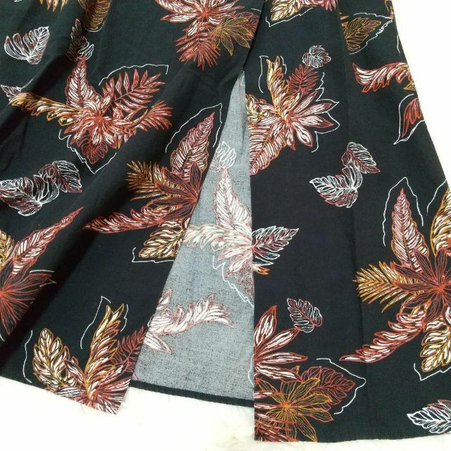 CIAOPANIC TYPY(チャオパニックティピー)のチャオパニックティピー　花柄　ロングスカート　スリット　ブラック　フリーサイズ レディースのスカート(ロングスカート)の商品写真