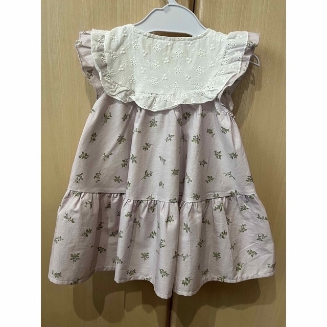 【新品】ティアード フリフリ ノースリーブワンピース 90cm キッズ/ベビー/マタニティのキッズ服女の子用(90cm~)(ワンピース)の商品写真