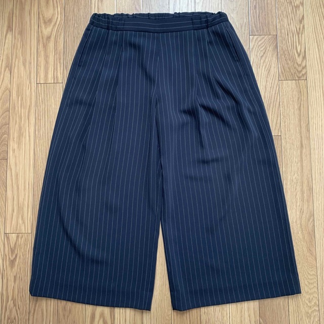 ROPE’(ロペ)のロペ　キュロット　ネイビーストライプ レディースのパンツ(キュロット)の商品写真