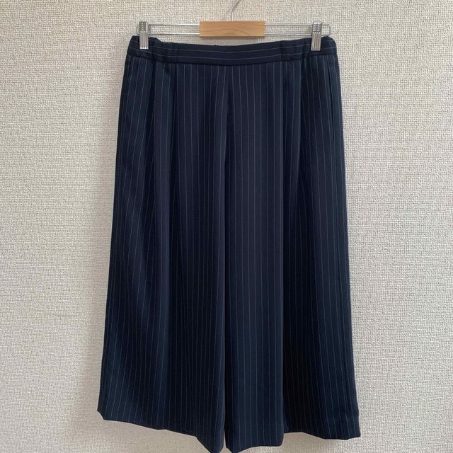 ROPE’(ロペ)のロペ　キュロット　ネイビーストライプ レディースのパンツ(キュロット)の商品写真