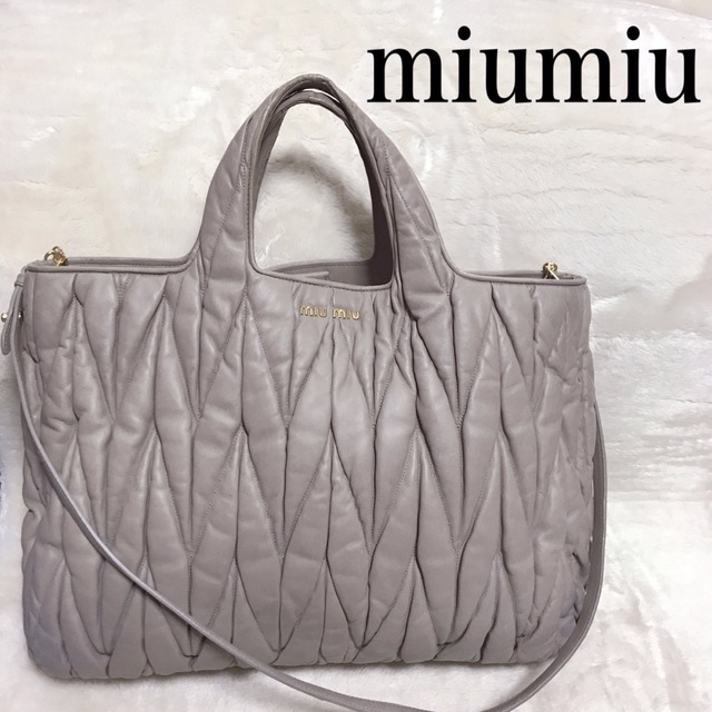 美品 miumiu マテラッセ 大容量 2way トートバッグ ショルダーバッグ