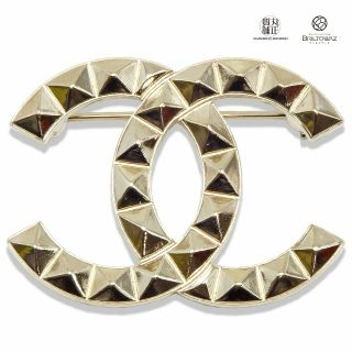 シャネル(CHANEL)の(SALE)シャネル ココマーク スタッズ ブローチ 2017クルーズ A17C シャンパンゴールド金具 美品 メッキ レディース CHANEL メンズ シンプル USED【中古】【ブリルトワーゼ】【丸正質舗】【質屋】（M211541e）(ブローチ/コサージュ)