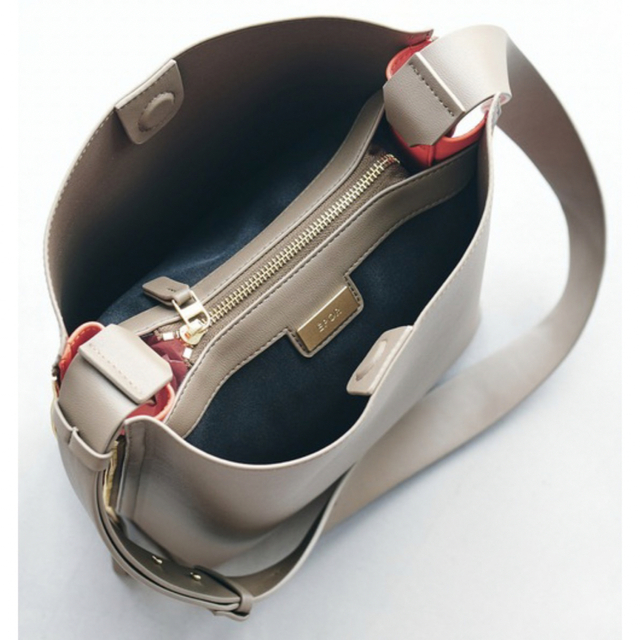 ROPE’(ロペ)の【E'POR】Y BAG Shoulder （サイドジップショルダーバッグ） レディースのバッグ(ショルダーバッグ)の商品写真