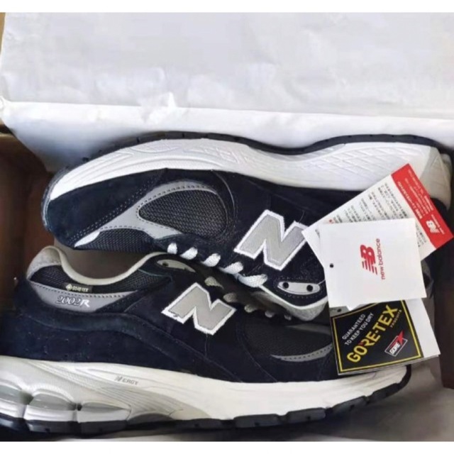 New Balance(ニューバランス)のNew Balance 2002R GORE-TEX "Black/Gray" メンズの靴/シューズ(スニーカー)の商品写真