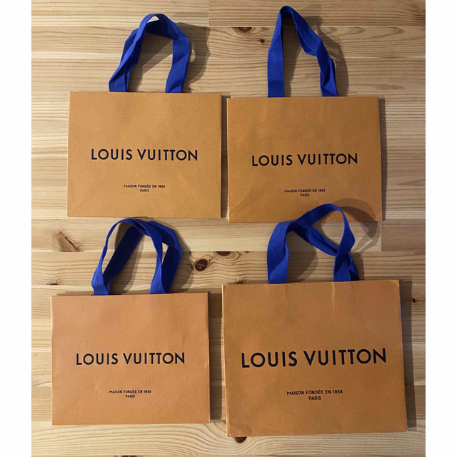 LOUIS VUITTON - ルイヴィトン 紙袋 4枚の通販 by makino｜ルイ ...