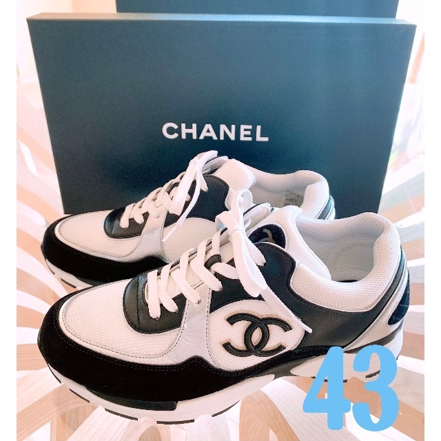 CHANEL(シャネル)の【新品未使用】CHANELクルーズ　ブラックメタリック43 メンズの靴/シューズ(スニーカー)の商品写真