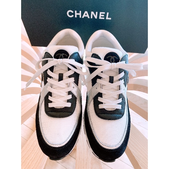 CHANEL(シャネル)の【新品未使用】CHANELクルーズ　ブラックメタリック43 メンズの靴/シューズ(スニーカー)の商品写真