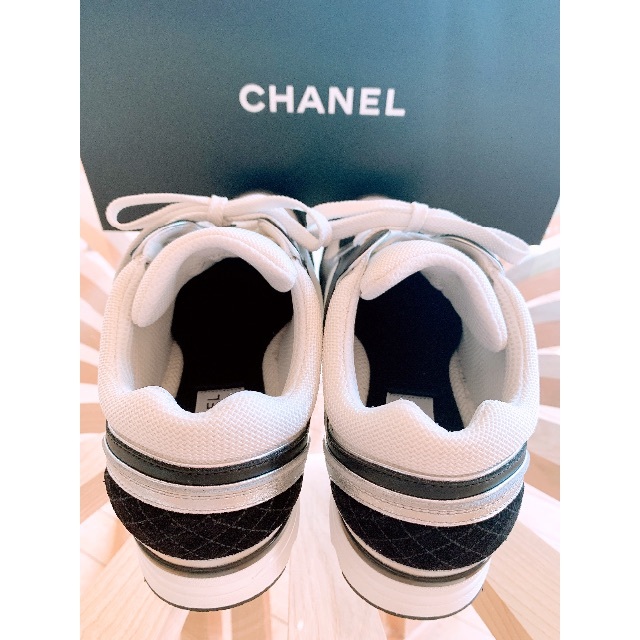 CHANEL(シャネル)の【新品未使用】CHANELクルーズ　ブラックメタリック43 メンズの靴/シューズ(スニーカー)の商品写真