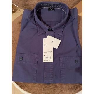 ユニクロ(UNIQLO)の新品未使用⭐︎お得⭐︎定価の半額以下！UNIQLO 長袖紺色シャツ　メンズ　M(Tシャツ/カットソー(七分/長袖))